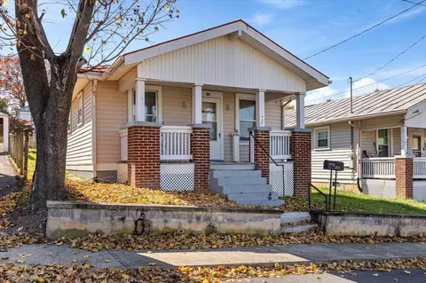 928 Trout St, Staunton, VA 24401