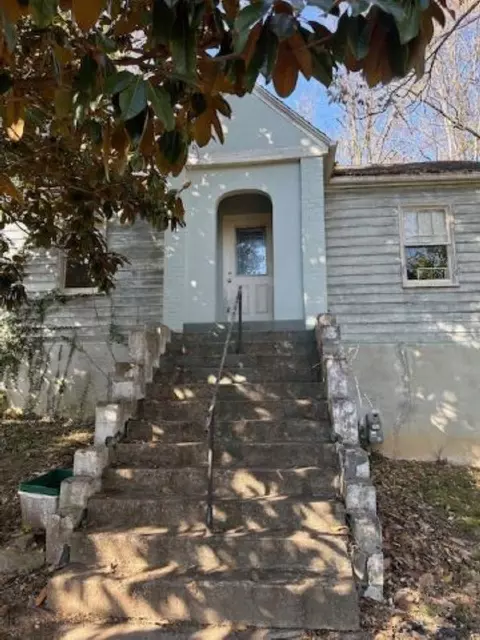 631 W Frederick St W, Staunton, VA 24401