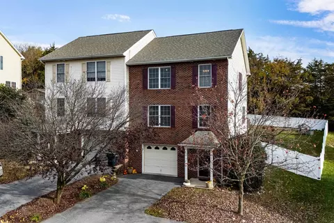 587 Pointe Dr, Harrisonburg, VA 22801
