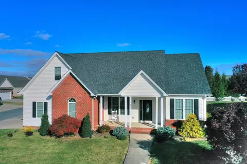 31 Mahogany Dr, Stuarts Draft, VA 24477