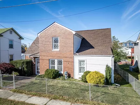 573 N Winchester Ave N, Waynesboro, VA 22980