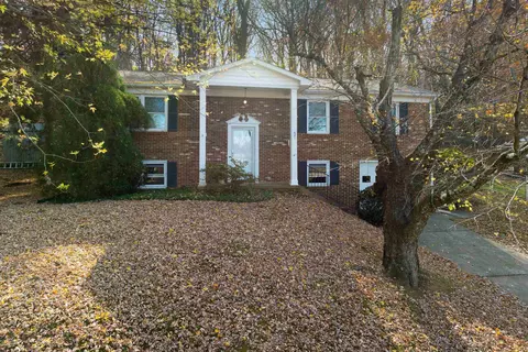 681 Gloria Pl, Staunton, VA 24401