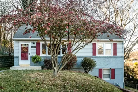 1006 Perry St, Staunton, VA 24401