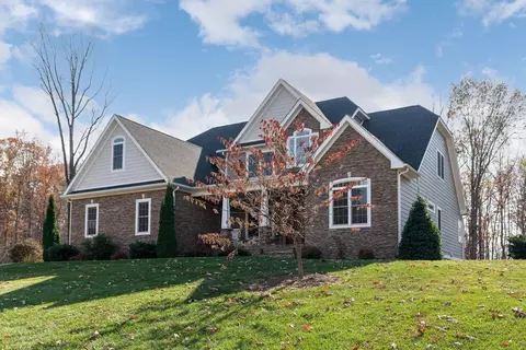 193 Jaspers Ln, Stuarts Draft, VA 24477
