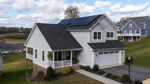 206 Bell Creek Dr, Staunton, VA 24401