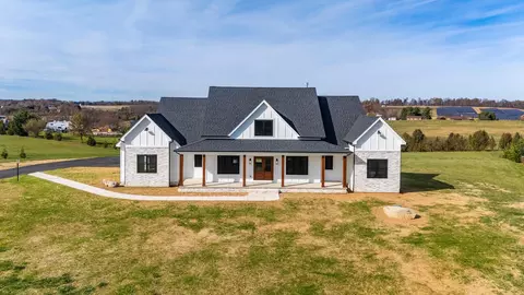 535 Jocelyn Ln, Waynesboro, VA 22980