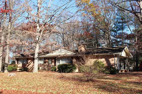 6 Flint Mountain Dr, Stuarts Draft, VA 24477