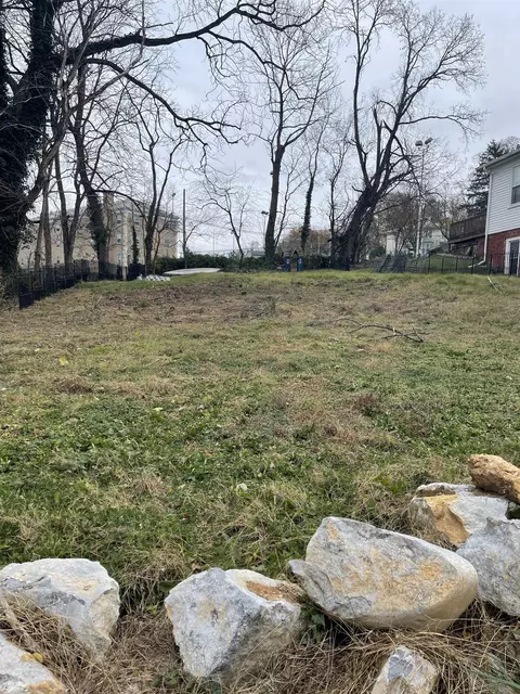 417 N Market St #2, Staunton, VA 24401