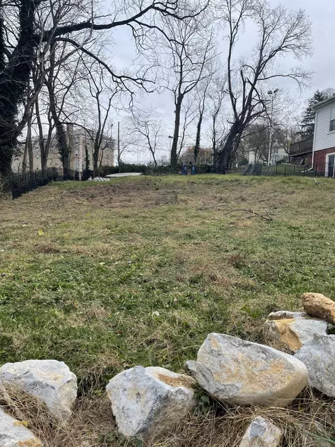 417 N Market St N, Staunton, VA 24401