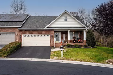 527 Hickory Grove Cir, Harrisonburg, VA 22801