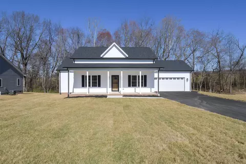 121 Spring Ridge Dr, Stuarts Draft, VA 24477 photo 2