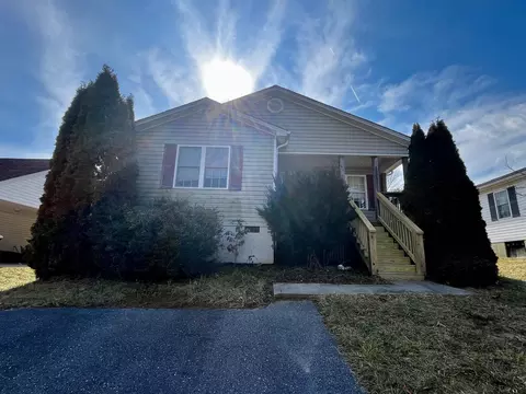 1308 3rd St, Waynesboro, VA 22980