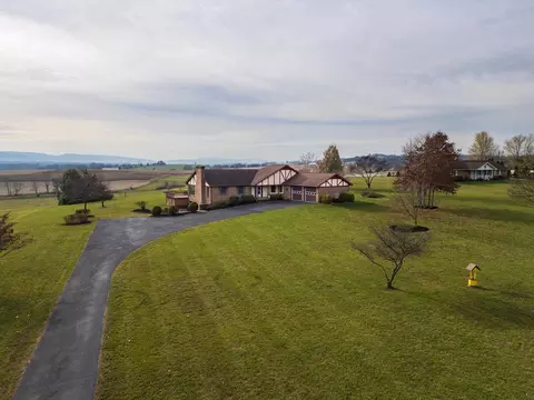 53 Strickley Rd, Grottoes, VA 24441