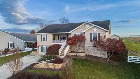 135 Falcon Ln, Weyers Cave, VA 24486