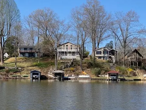 94 Hilltop Rd, Louisa, VA 23093