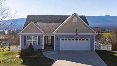 28 Upland Ct, Stuarts Draft, VA 24477