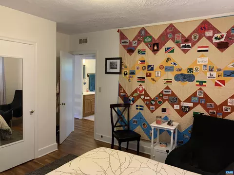 933 Hemlock Ln, Charlottesville, VA 22903