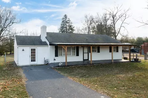74 Parker Rd, Stuarts Draft, VA 24477 photo 2