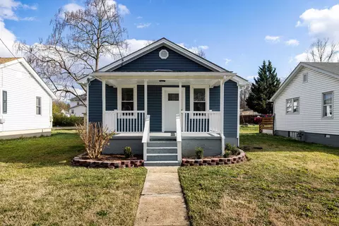 250 N Charlotte Ave N, Waynesboro, VA 22980