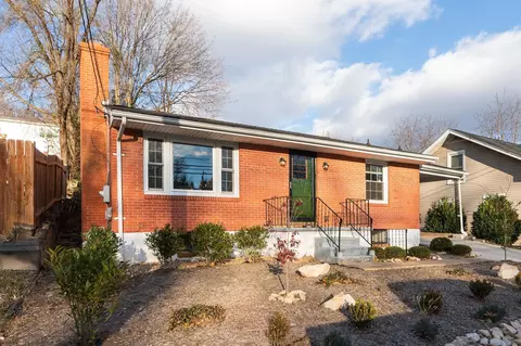 1903 W Beverley St W, Staunton, VA 24401