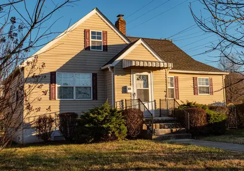 160 S Charlotte Ave S, Waynesboro, VA 22980