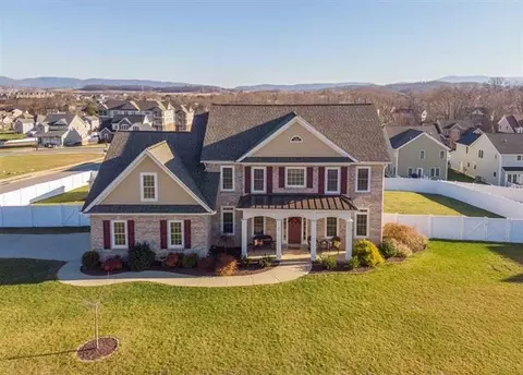 252 Windsor Dr, Fishersville, VA 22939