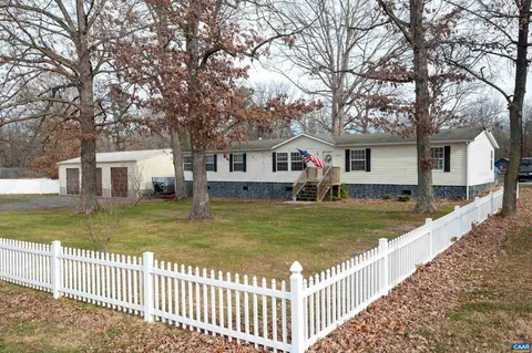 1951 E Side Hwy, Crimora, VA 24431