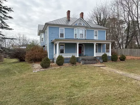 36 Church St, Greenville, VA 24440