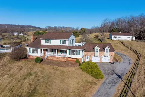 370 Walnut Hills Rd, Staunton, VA 24401