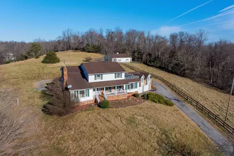 370 Walnut Hills Rd, Staunton, VA 24401