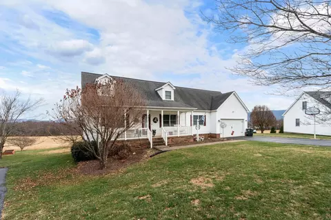 34 Windmill Ln, Stuarts Draft, VA 24477