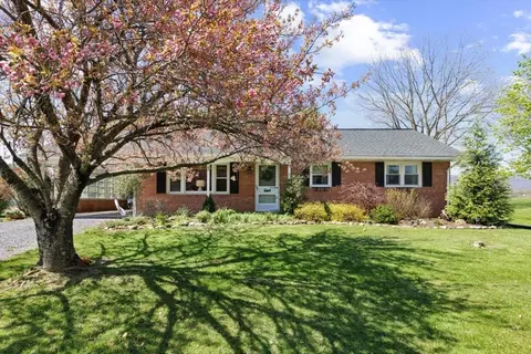 2447 Rittenour Rd, Edinburg, VA 22824