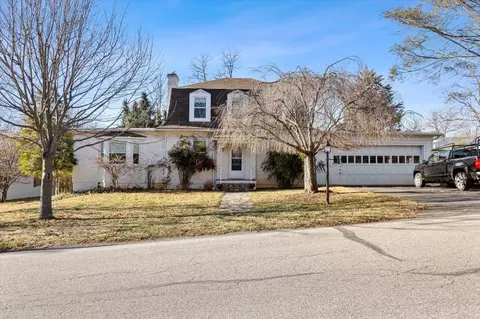 419 College Cir, Staunton, VA 24401