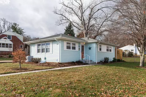 1612 Ridgeway Dr, Staunton, VA 24401