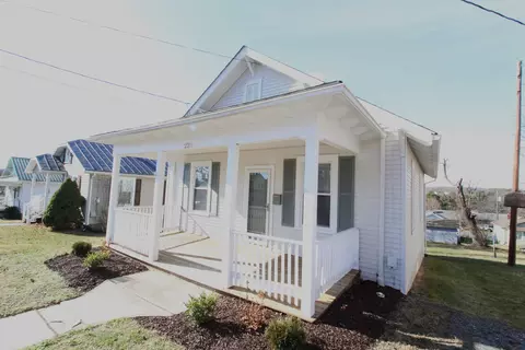 228 Thompson St, Staunton, VA 24401