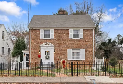 715 Alleghany Ave, Staunton, VA 24401