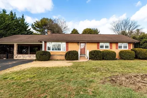40 Parkview Dr, Waynesboro, VA 22980