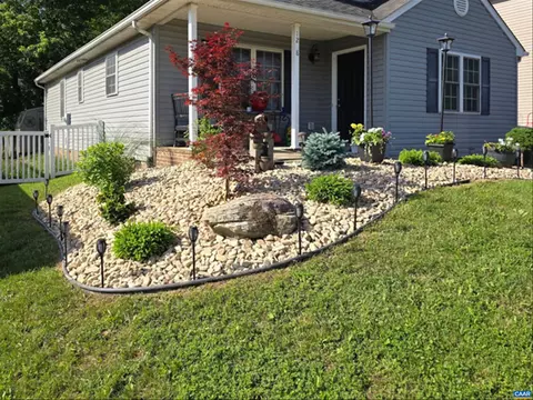 1208 S Delphine Ave S, Waynesboro, VA 22980