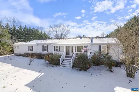 2798 W River Rd W, Scottsville, VA 24590