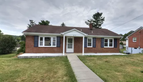 210 Ann St, Staunton, VA 24401