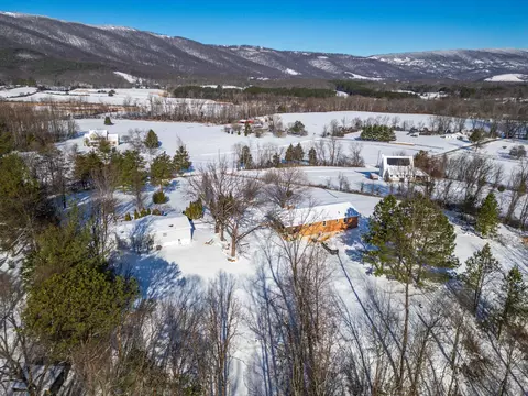 453 Glass Hollow Rd, Afton, VA 22920
