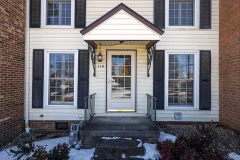 110 Essex Dr, Staunton, VA 24401