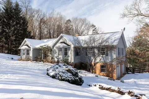 127 Ridgetop Dr #A, Weyers Cave, VA 24486