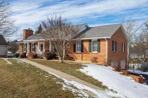 82 Westminister Dr, Fishersville, VA 22939