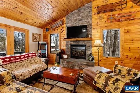 25 Devils Bnd, Wintergreen Resort, VA 22967