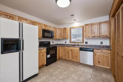 312 Round Hill Dr, Stuarts Draft, VA 24477 photo 2