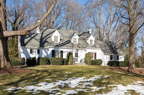 60 Woodland Dr, Staunton, VA 24401