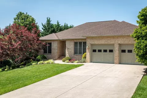 305 Confederacy Dr, Penn Laird, VA 22846