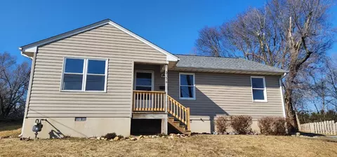 915 Grayson Ave, Waynesboro, VA 22980