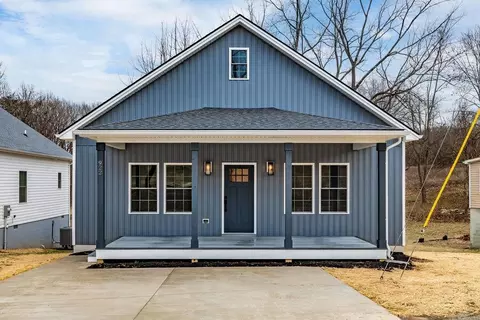922 Gordon St, Staunton, VA 24401